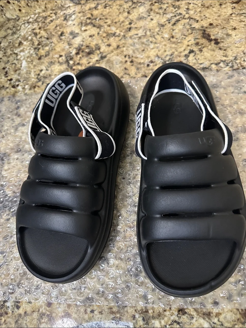 Brand New UGG Fluff Yeah Unisex (Men or Women) Cushioned Puff Strap Sandals